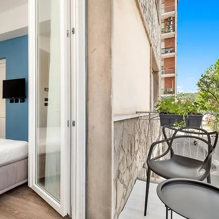 Nelli - Via Veneto 4*